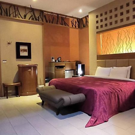 Shantis Motel Chiayi Extérieur photo