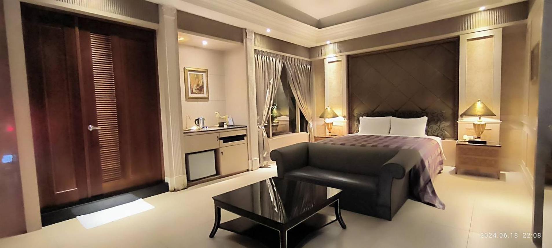 Shantis Motel Chiayi Extérieur photo