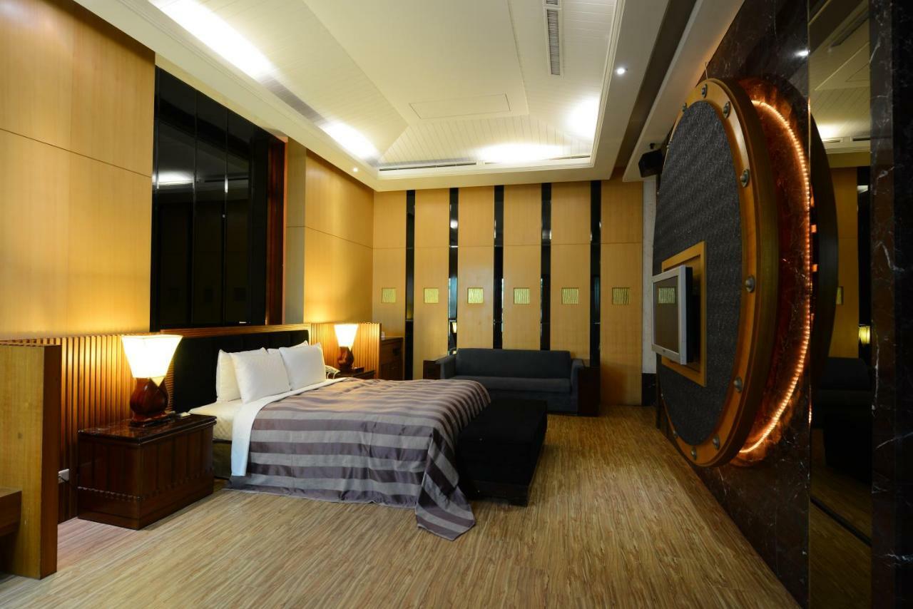 Shantis Motel Chiayi Extérieur photo
